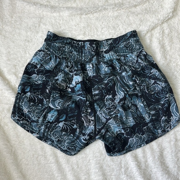 Lululemon Spring Break Away Short Eternal
Wave Starlight Black Size 6 - Picture 2 of 9